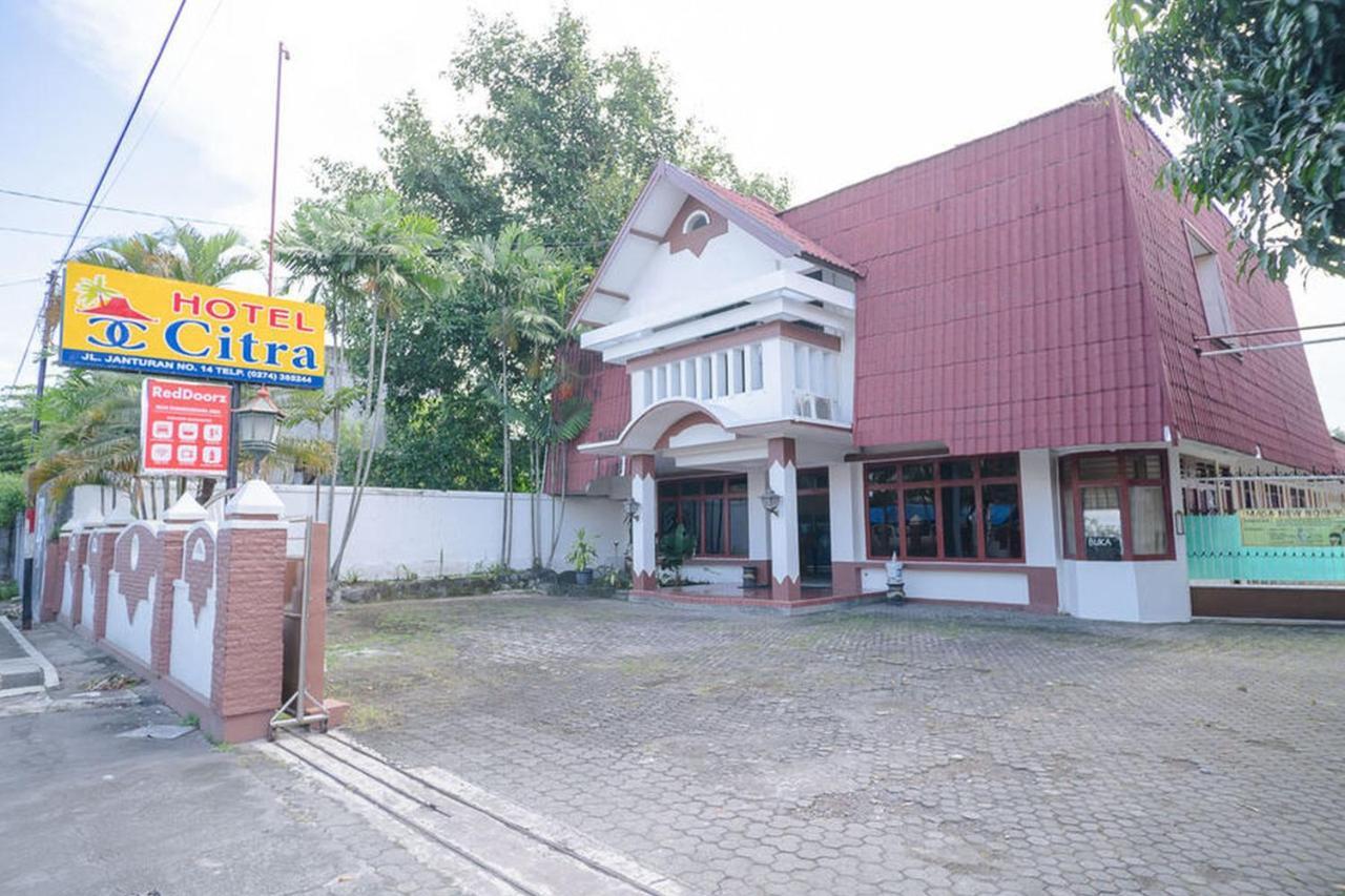 Reddoorz Near Kampus 3 Uty Yogyakarta Exterior foto